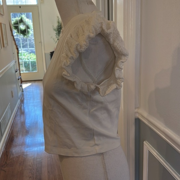 NWOT WHITE CROP TOP WITH RUFFLE CAP SLEEVES - SIZE SMALL - Picture 3 of 6